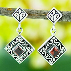 Sterling Silver Garnet Dangle Earrings (Indonesia)