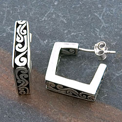 Sterling Silver 'Cawi Motif' Hoop Earrings (Indonesia)