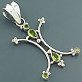 Handmade Sterling Silver Peridot Pendant (India)
