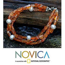 Handcrafted Carnelian 'Warmth' Pearl Bracelet (7.5mm) (Thailand)