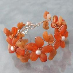 Orange Chalcedony and Pearl Flower Garland Bracelet (5-6mm) (Thailand)