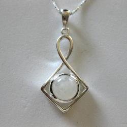 Sterling Silver Round Moonstone Necklace (Thailand)