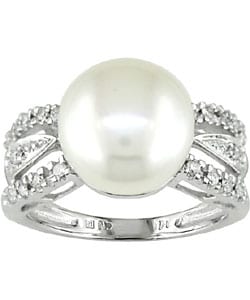 14k White Gold 1/6 TDW Diamond Freshwater Pearl Ring (G-H, I1-I2)
