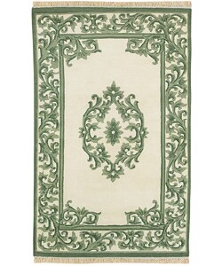 Hand-knotted Chateau Green Wool Rug (7'6 x 9'6)