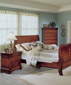 Claremont Cherry 5-piece Queen Bedroom Set
