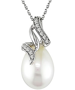 14k Gold FW Pearl and 1/10ct TDW Diamond Necklace (10-11 mm)