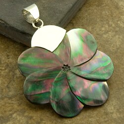 Sterling Silver Mother of Pearl Floral Pendant (Indonesia)