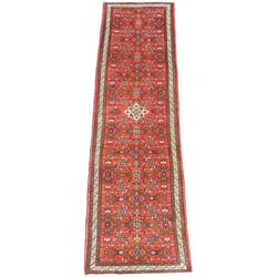 Persian Hamadan Red/ Ivory Rug (2'6 x 9'5)