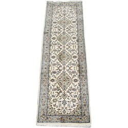 Persian Kashan Ivory/ Beige Rug (2'8 x 10')
