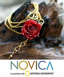 Goldplated Brass 'Scarlet' Natural Rose Necklace (Thailand)
