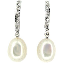 14k Gold FW Pearl and 1/10ct TDW Diamond Earrings (7-7.5 mm)