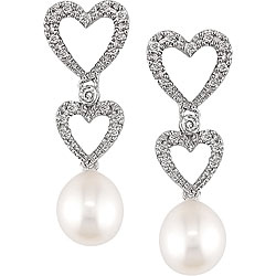 14k Gold 1/5ct TDW Diamond and FW Pearl Heart Earrings (7-8 mm)