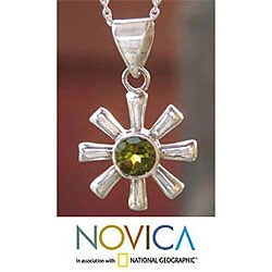 Sterling Silver 'Radiant Spring' Peridot Necklace (India)