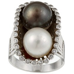 Platinum Pearl and 1/5ct TDW Diamond Estate Ring (9.6-10.3 mm) (Size 6.25)