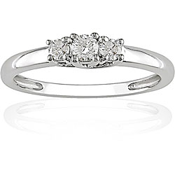 10k White Gold 1/4ct TDW Diamond 3-stone Ring (J-K, I2-I3)
