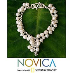 Sterling Silver 'White Moon Rose' Pearl Bracelet (Thailand)