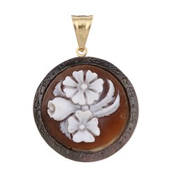 18k Yellow Gold 'Flowers' Mother of Pearl 32-mm Round Cameo Pendant