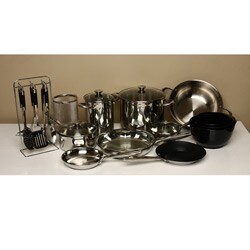Wolfgang Puck 24-piece Black Cookware Set