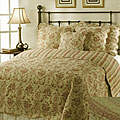 Cameo Toile Quilt Set (Red)