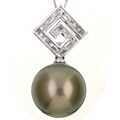 18k Gold Black South Sea Pearl and 2/5ct TDW Diamond Necklace (13.75 mm)