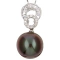 18k Gold Black South Sea Pearl and 2/5ct TDW Diamond Necklace (13.4 mm)