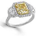 18K Gold 3 2/5ct TDW Diamond Three-stone Ring (Fancy Yellow, VS2; F-G, VS1-VS2)