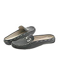 AK Anne Klein Andie Black/Soft Pewter Leather(Size 6 M)