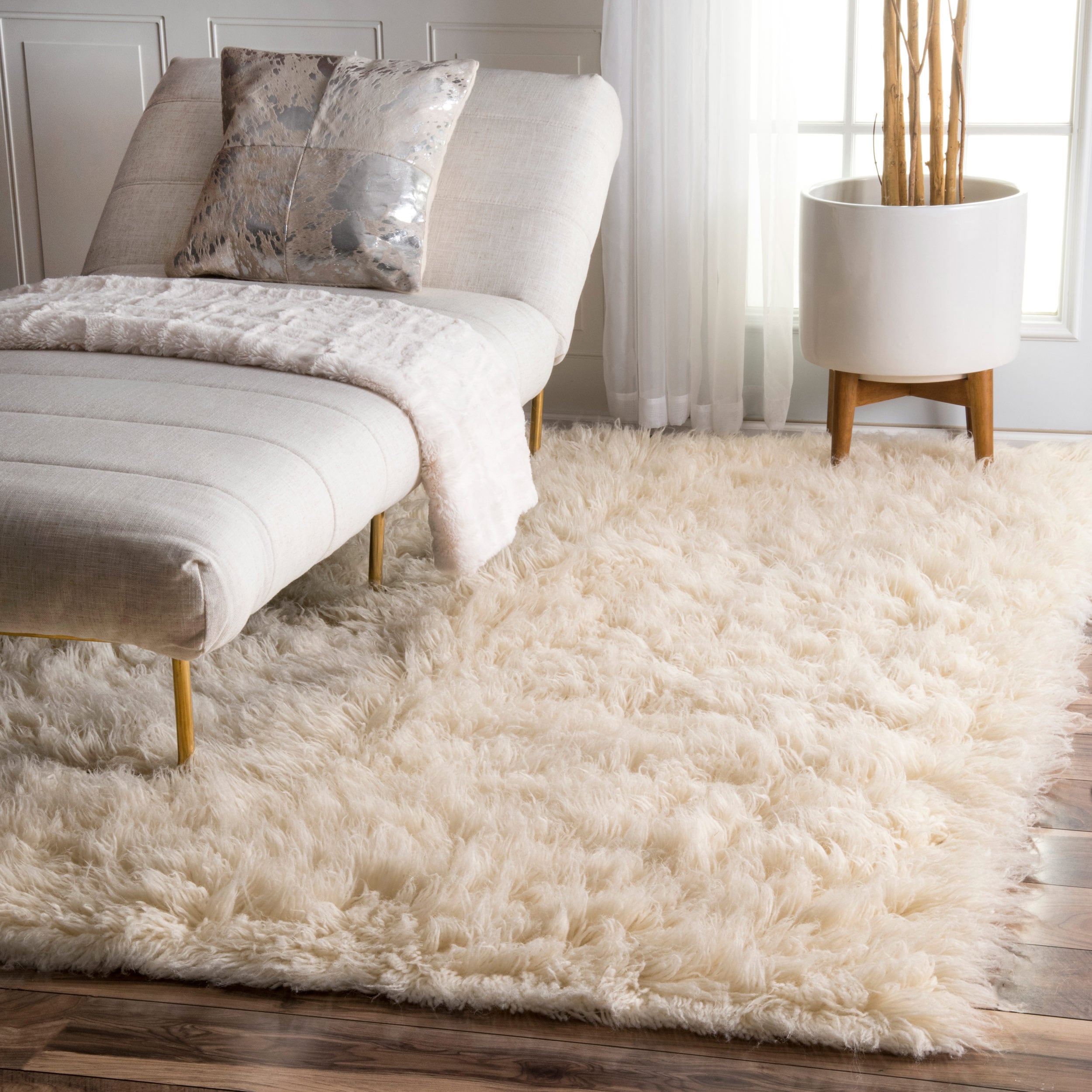 Hand-woven Natural Wool 2000 Gram Flokati Rug (5' x 7')