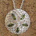 Peridot 'Chrysanthemum Star' Necklace (India)
