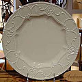 Aristrocrat 16-piece Yellow Dinnerware Set