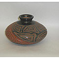 Handmade 'Two-tone Carved Maze' Vase (Nicaragua)
