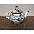 Black Tie Design 24-ounce Teapot (Tunisia)